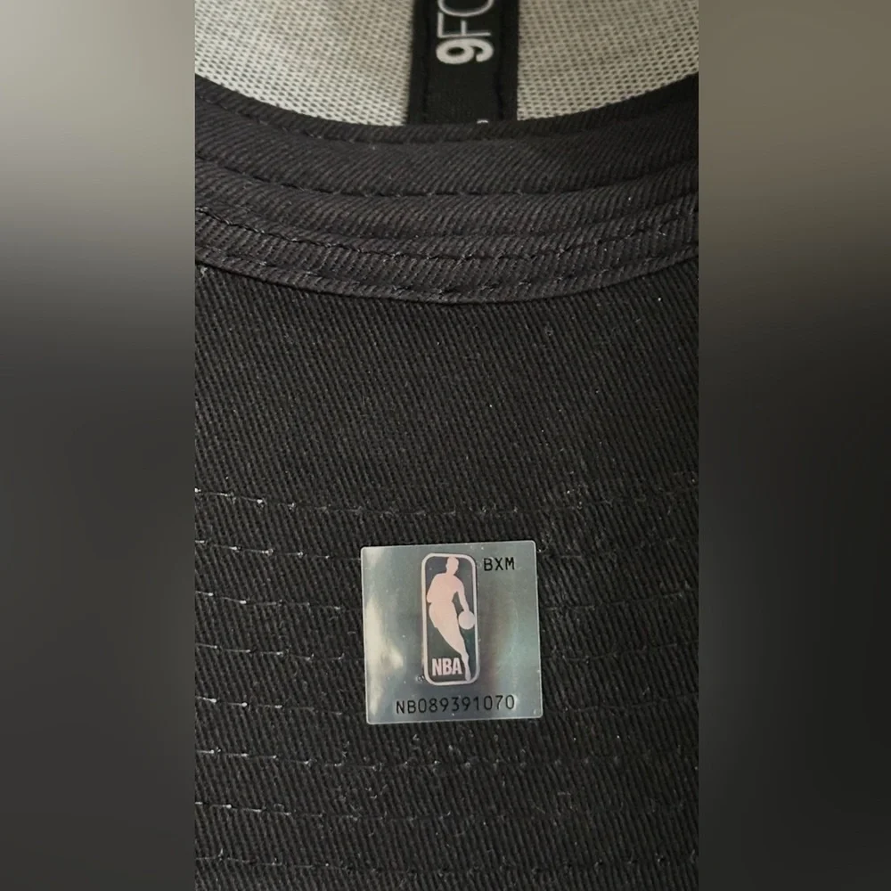 New Era 9Forty Black Bulls NBA fan cap. - Picture 7 of 8